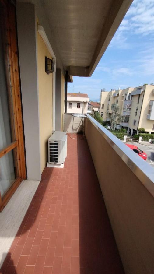 La Casa Dei Viaggiatori - Viareggio - Posto Auto Gratuito Apartment Bagian luar foto