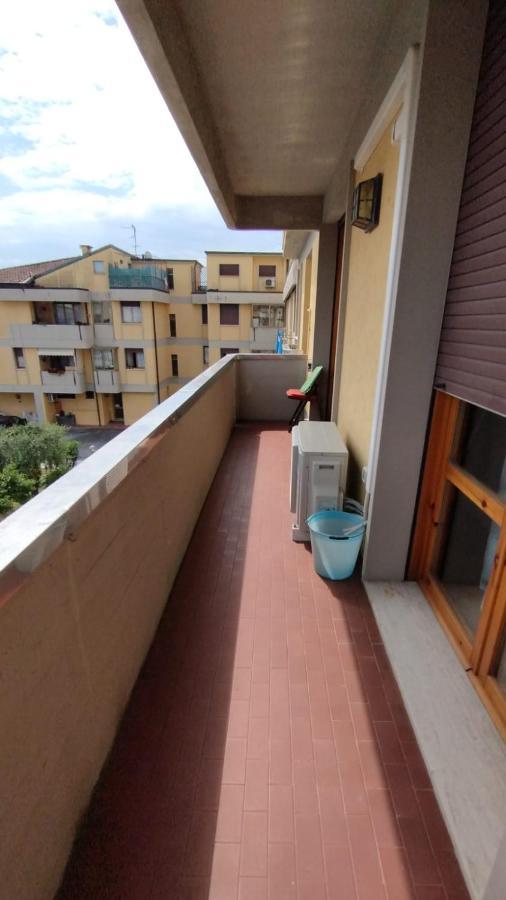La Casa Dei Viaggiatori - Viareggio - Posto Auto Gratuito Apartment Bagian luar foto